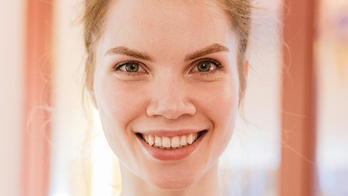 Promoción bienvenida: Manicura Básica de Regalo con tu tratamiento facial o corporal